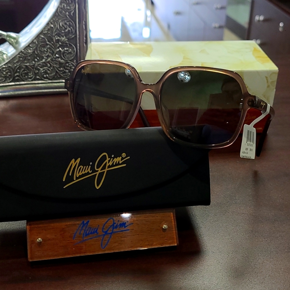 NWT Maui Jim Little Bell w. Factory essentials